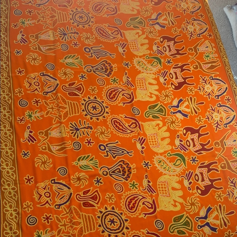 Sarong/ scarf with indigenous hieroglyphics print orange and yellow - Picture 3 of 8